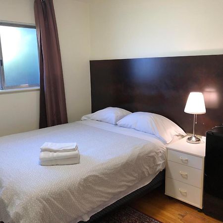 וונקובר Comfort Cottage Guest House Near Subway Station, Bus And Downtown מראה חיצוני תמונה